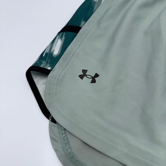 NWT Under Armour Women’s Play Up Inset Shorts Green Large Moisture-Wicking - Picture 3 of 11